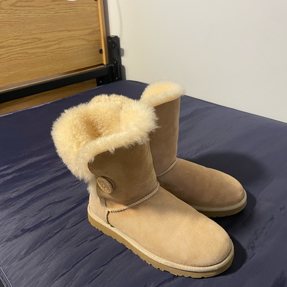 Ugg “Bailey Button II” in Cream - Picture 3 of 5